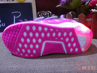 奧廠家直銷兒童運(yùn)動(dòng)鞋花朵防斷防滑帶燈女中童休閑皮鞋207——石獅市皖峰鞋廠產(chǎn)品亮點(diǎn)解析