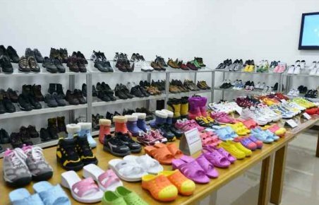 朝鮮運(yùn)動(dòng)鞋工廠嶄新亮相，領(lǐng)導(dǎo)人金正恩親臨視察引關(guān)注